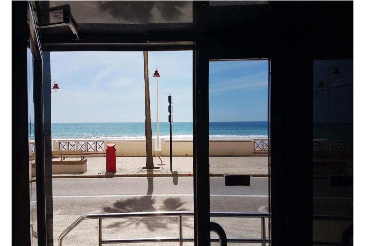 Romantica Vista Al Paseo Maritimo De Cádiz Exterior foto